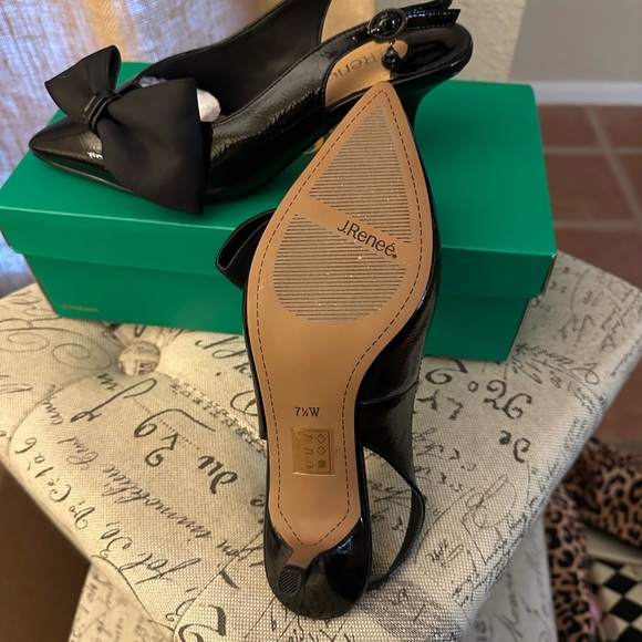 Brand new J Renee Black Patent Slingback heels. Size 7.5 W. - Picture 2 of 3